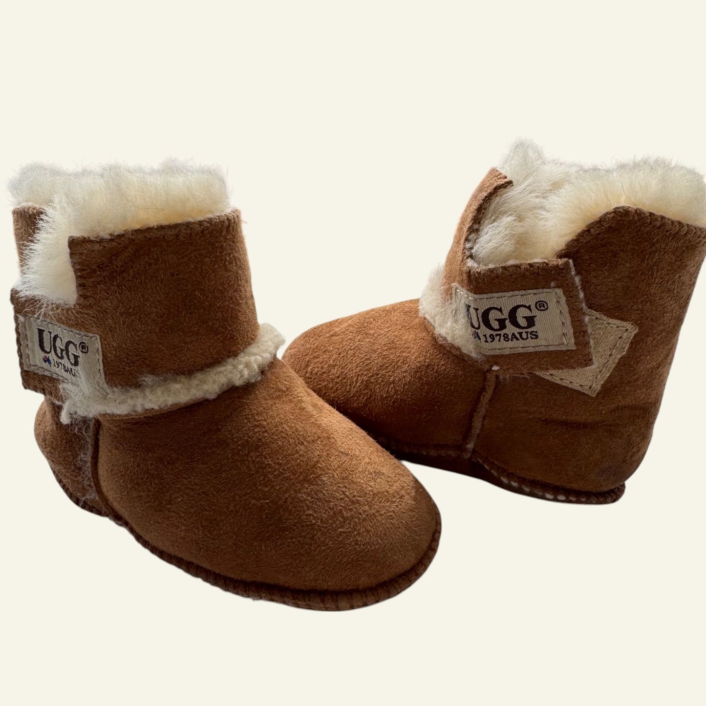Ugg Australia baby uggs size L (approx 6)