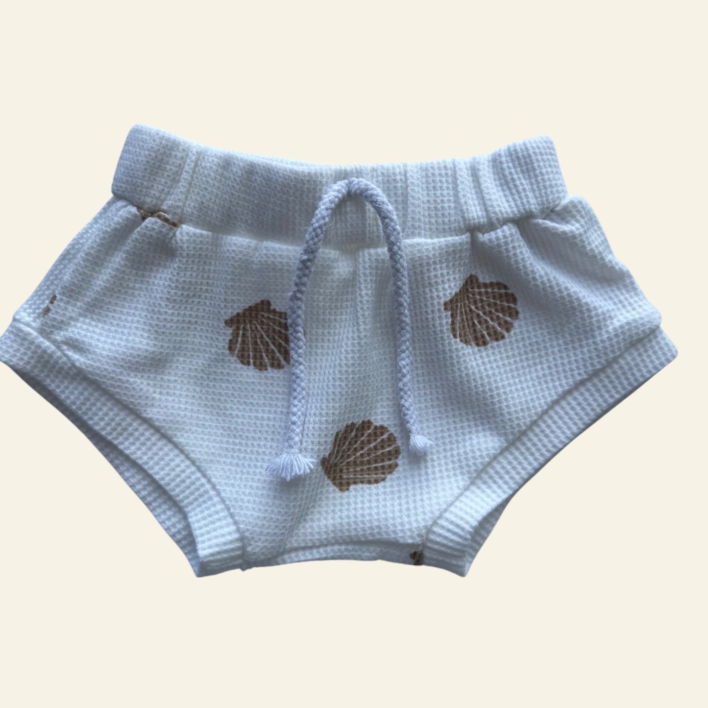 Minizali white shell print shorts size 000