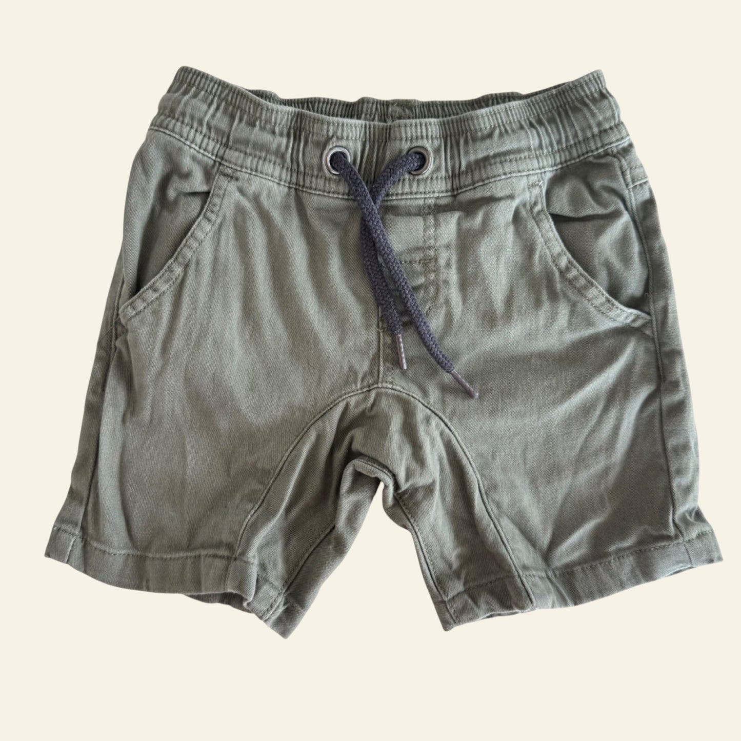 Kids and Co khaki green shorts size 2