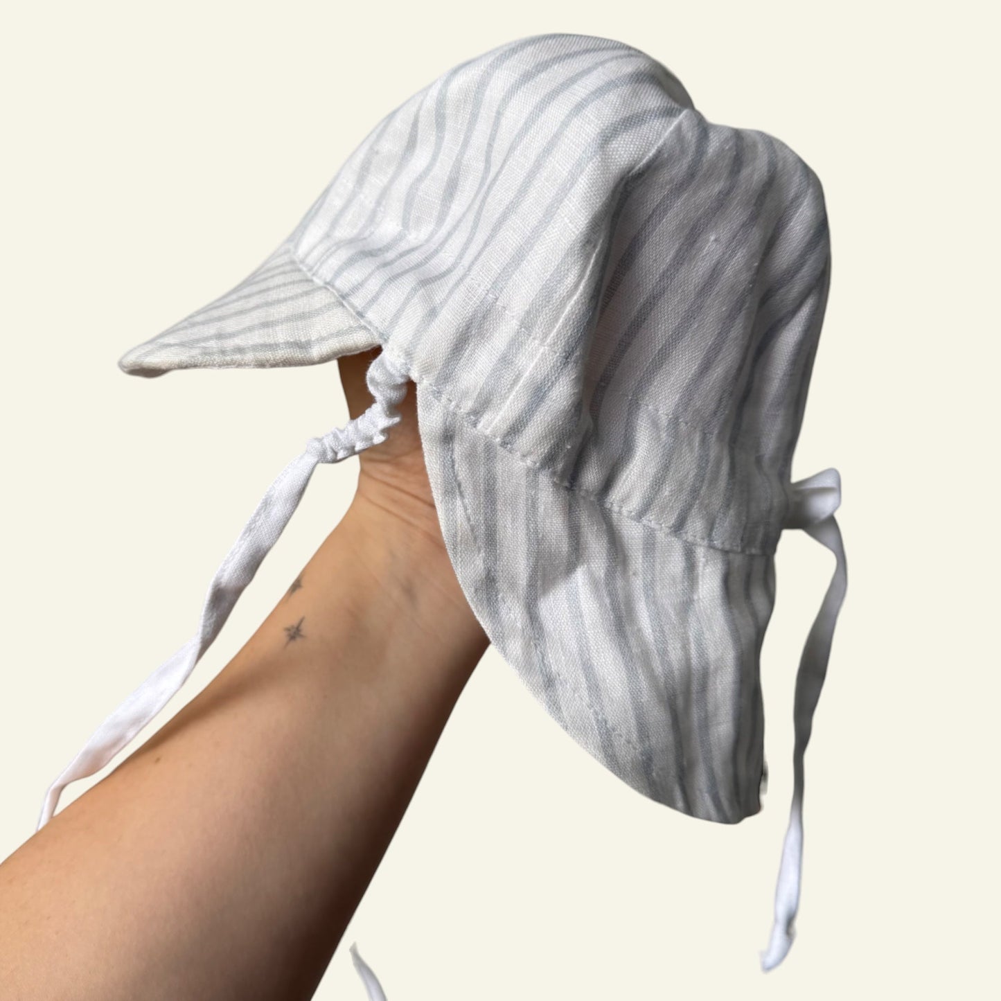 Heritage white and blue sun hat OS
