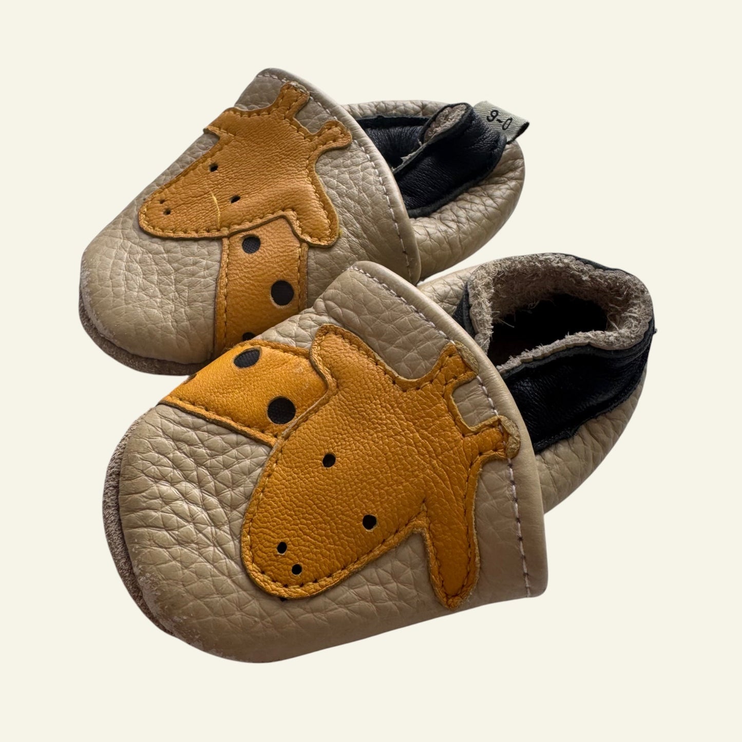 Giraffe soft sole baby shoes size 0-6 months