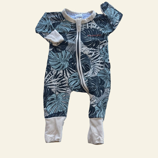 Bonds black leaf wondersuit size 0000