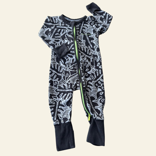 Bonds black and white patterned wondersuit size 00