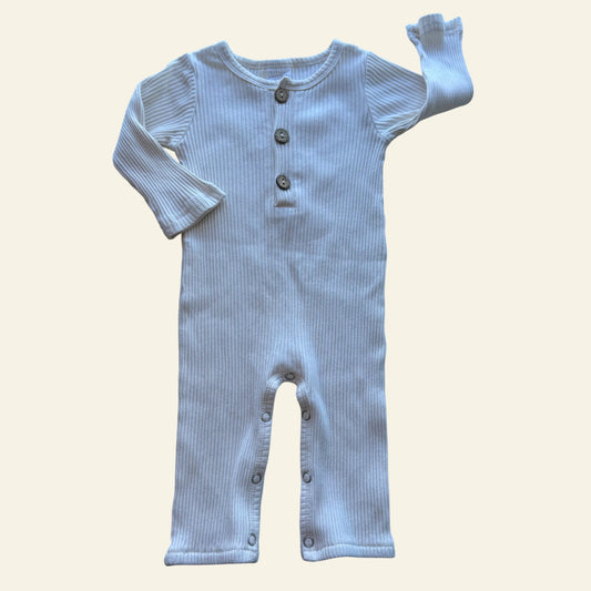 Little Leeuwin beige knit onesie size 000
