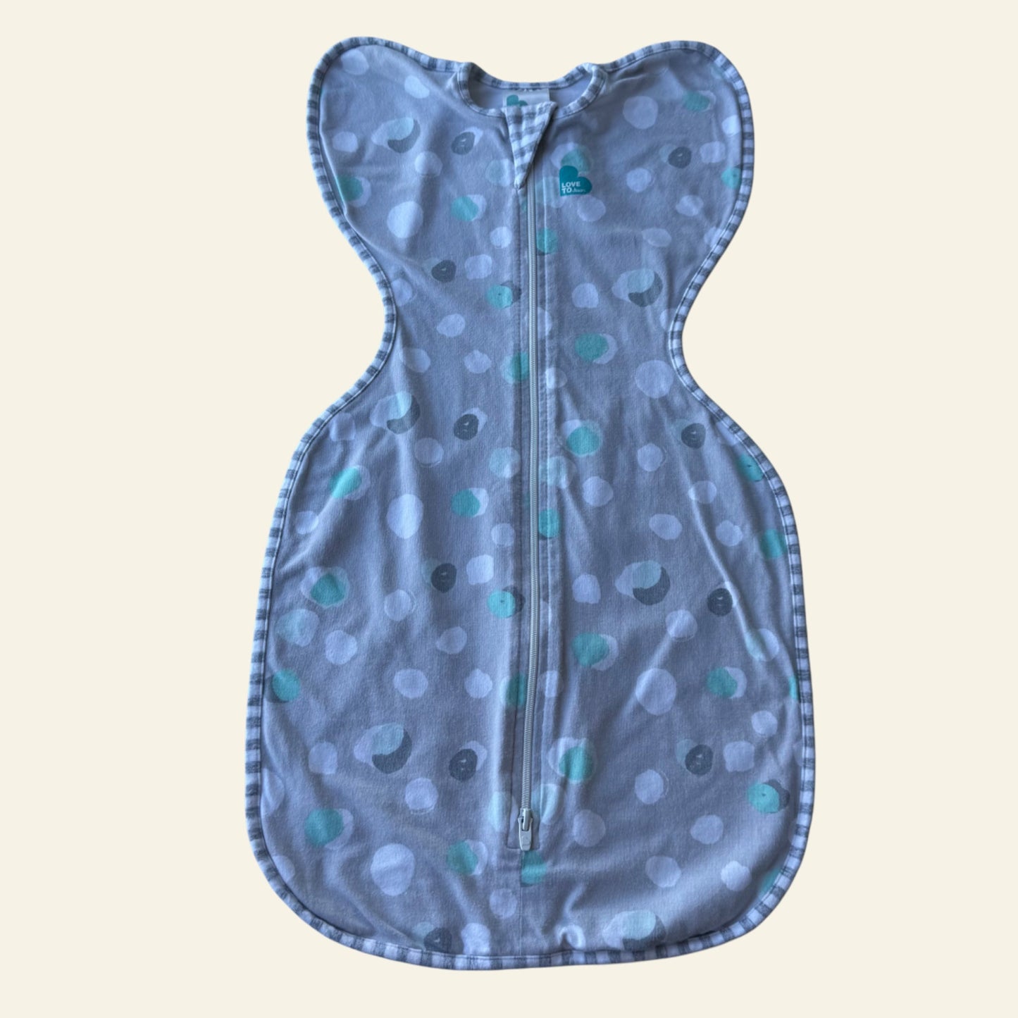 Love to Dream grey spotty swaddle up size S (1.0 TOG)