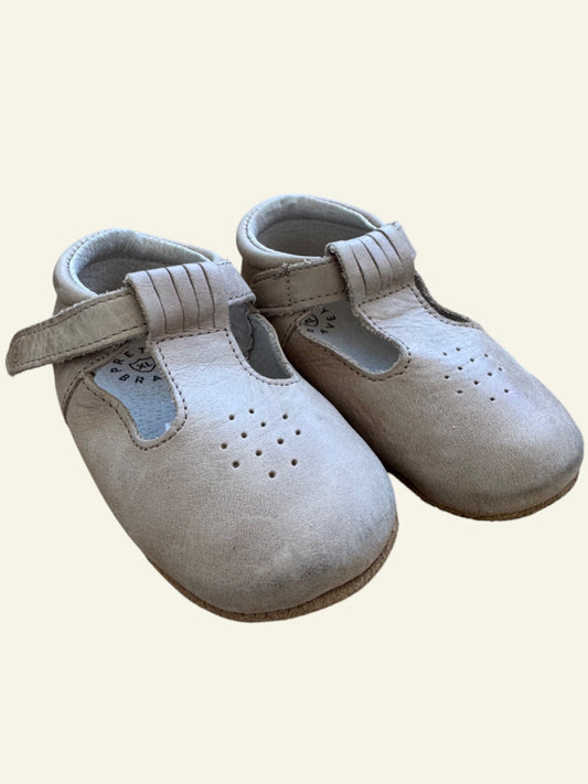 Pretty Brave beige leather soft sole shoe size 18-24m