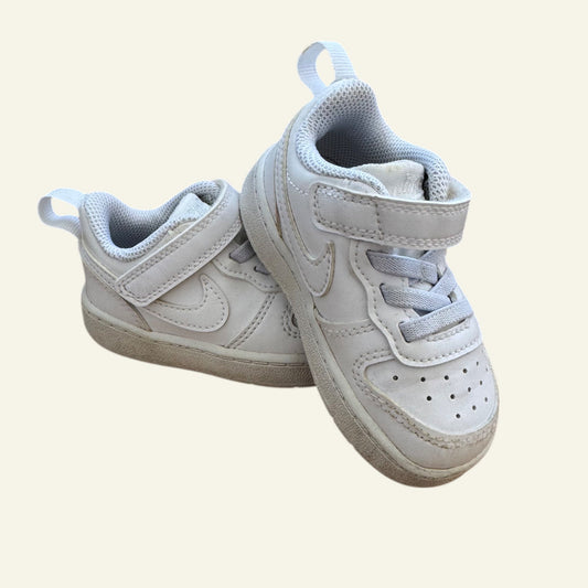 Nike white airmax size 4.5 (some discoloration)