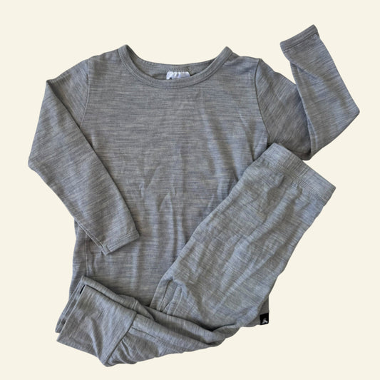 Macpac grey thermal set size 12 months