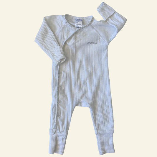 Bonds white cozysuit size 000