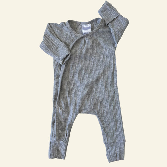 Bonds grey cozysuit size 00000