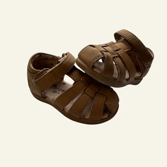Seed tan sandals size 19