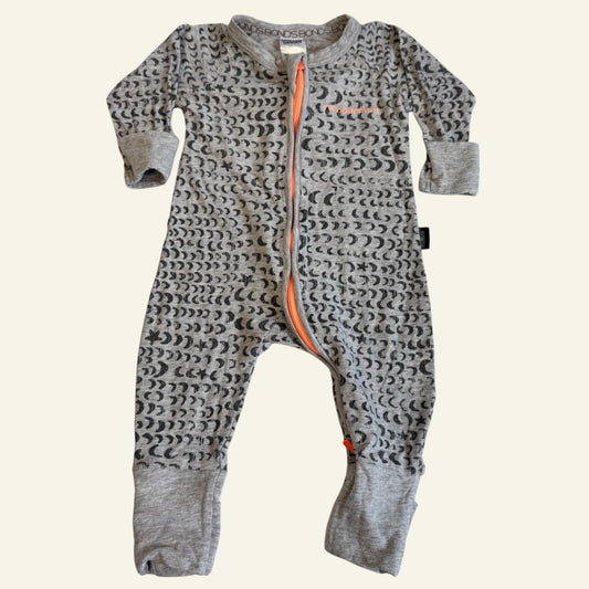 Bonds moon and stars long sleeve wondersuit size 000