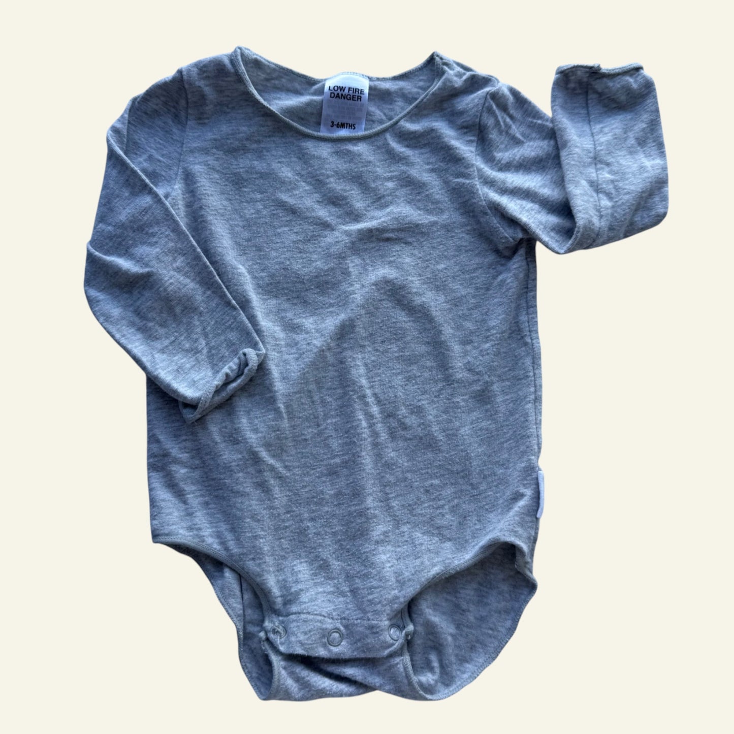 Bonds grey long sleeve bodysuits size 00