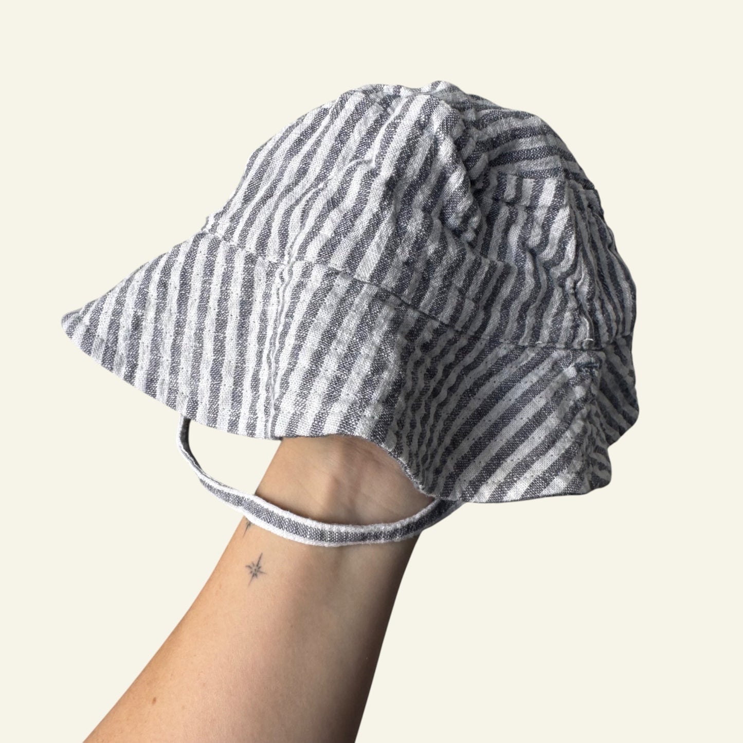 Blue and white stripe reversible hat OS