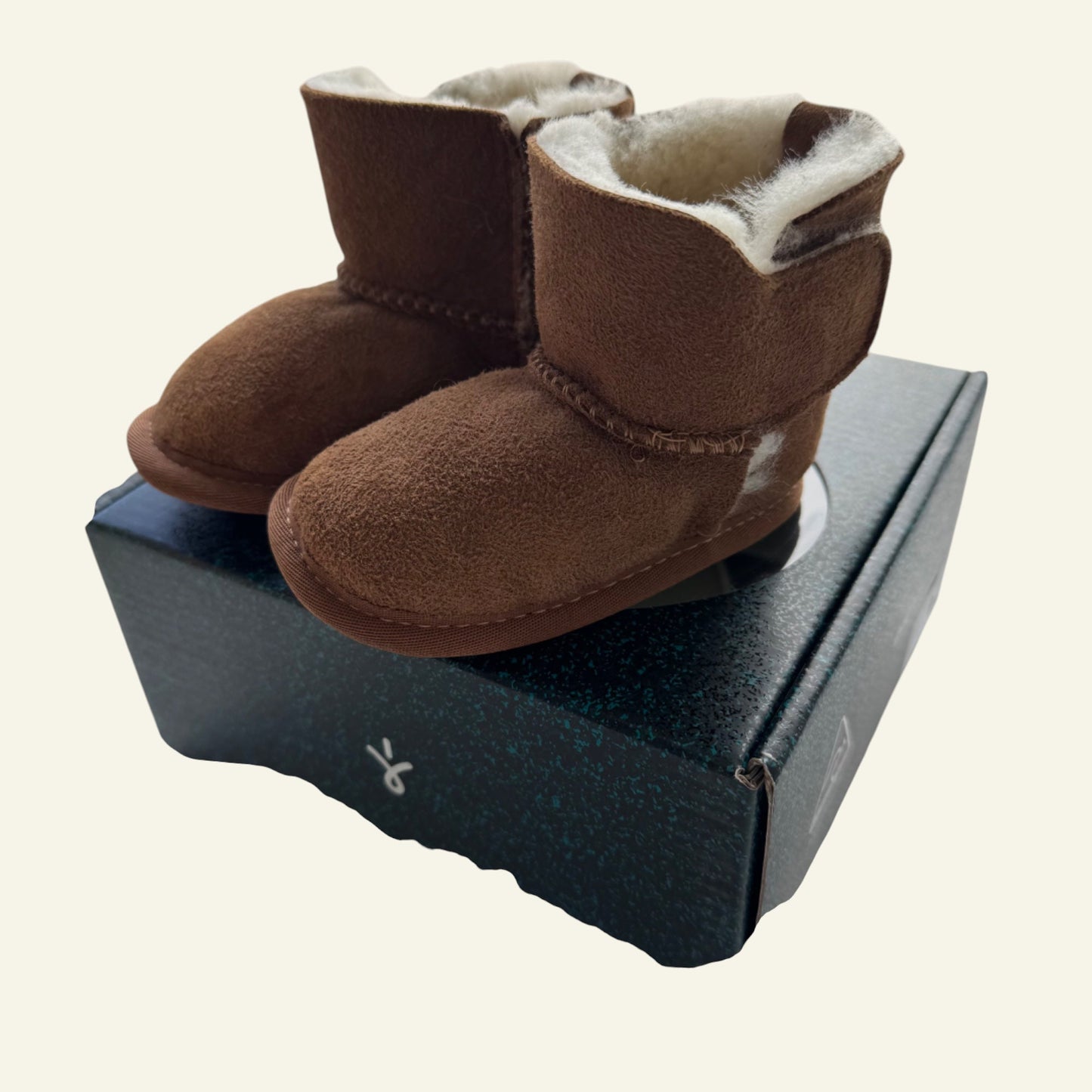 Emu Australia baby booties size 6-12 months (BNWT)
