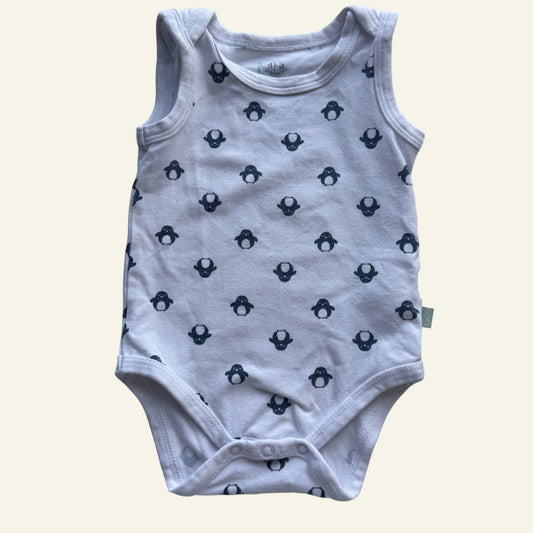 Bilbi white penguin bodysuit size 00 (Perfectly Imperfect)