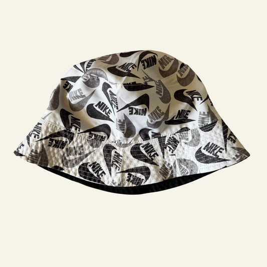 Nike reversible black and white bucket hat size OS