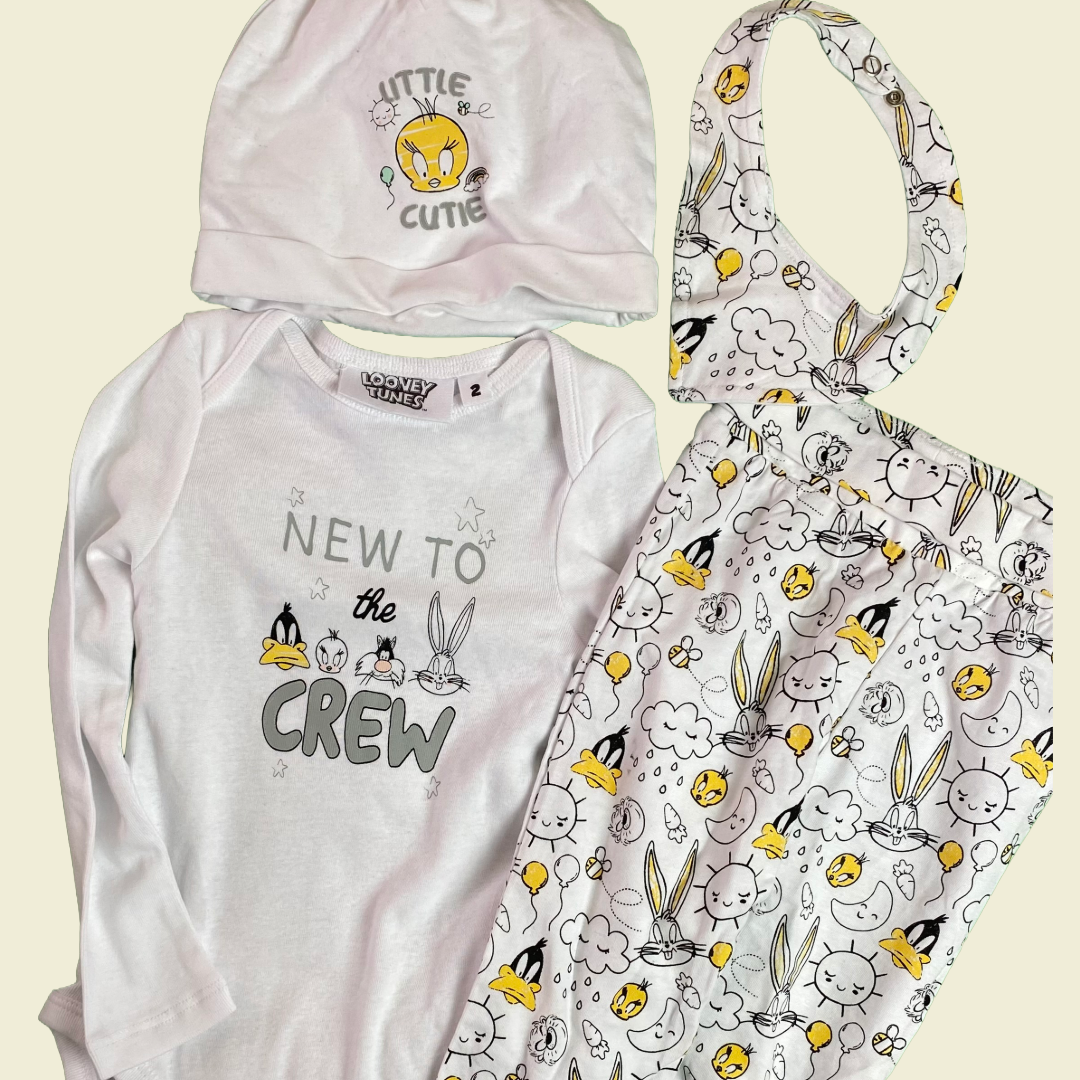 Looney Tunes white four piece set size 2